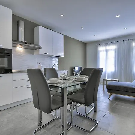 Bluebay 2-bedroom Apartamento Gzira